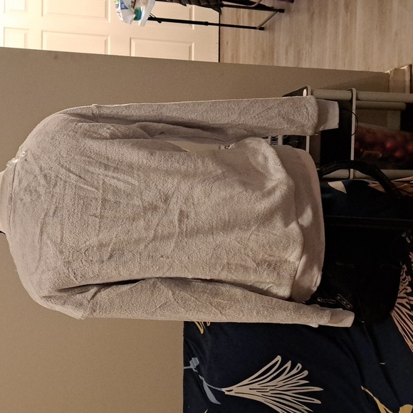 NWT HOLIDAY SWEATSHIRT - Picture 5 of 11